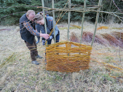 Zaun aus Weidengeflecht