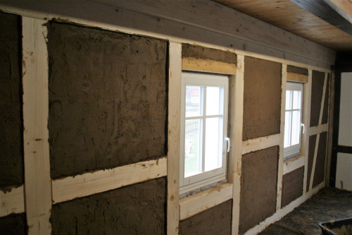 Aussetzen eines fachwerks mit Lehmbauziegeln