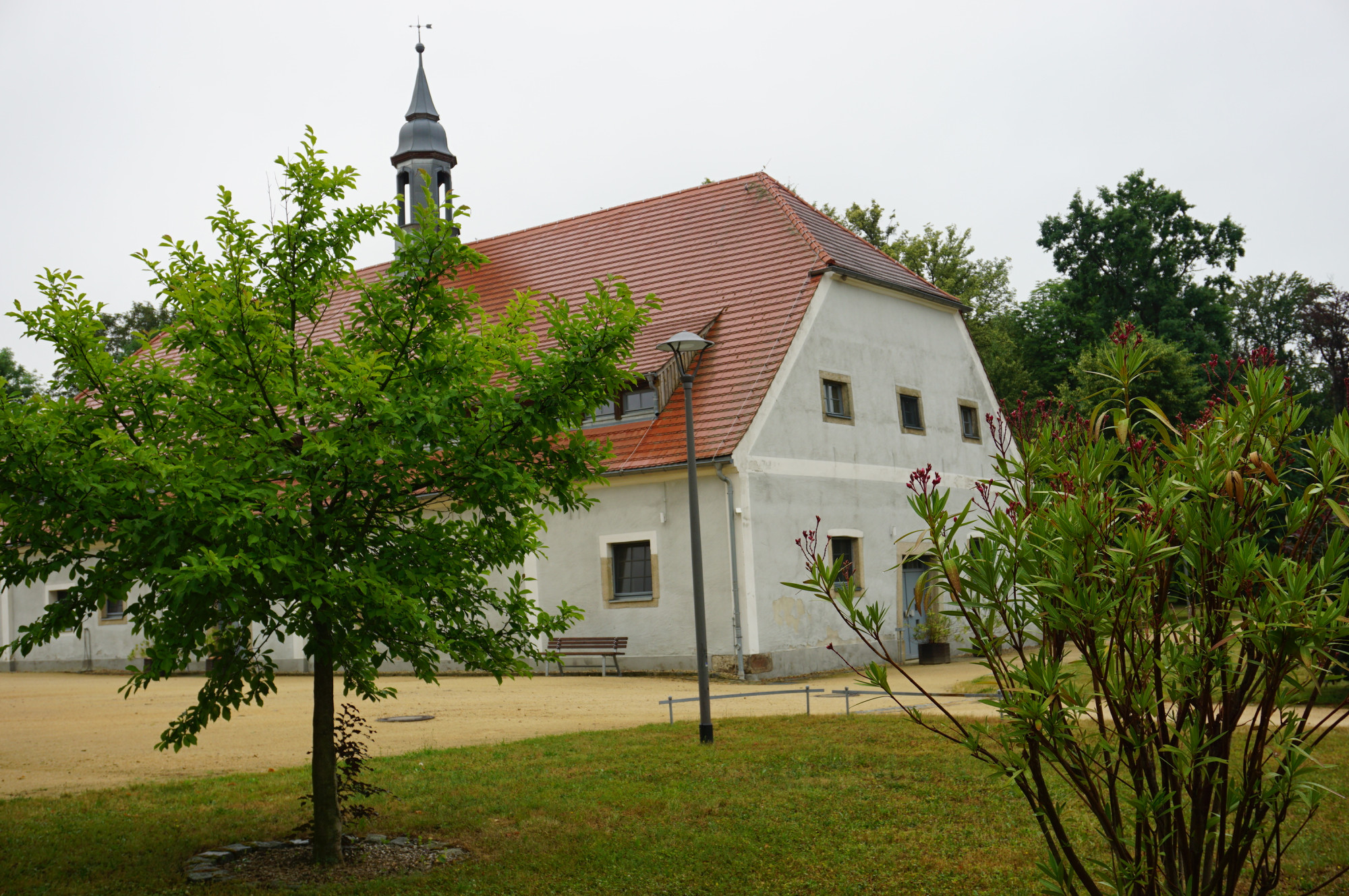 Es ist die alte Schmiede am Schloss Krobnitz in Reichenbach zu sehen.